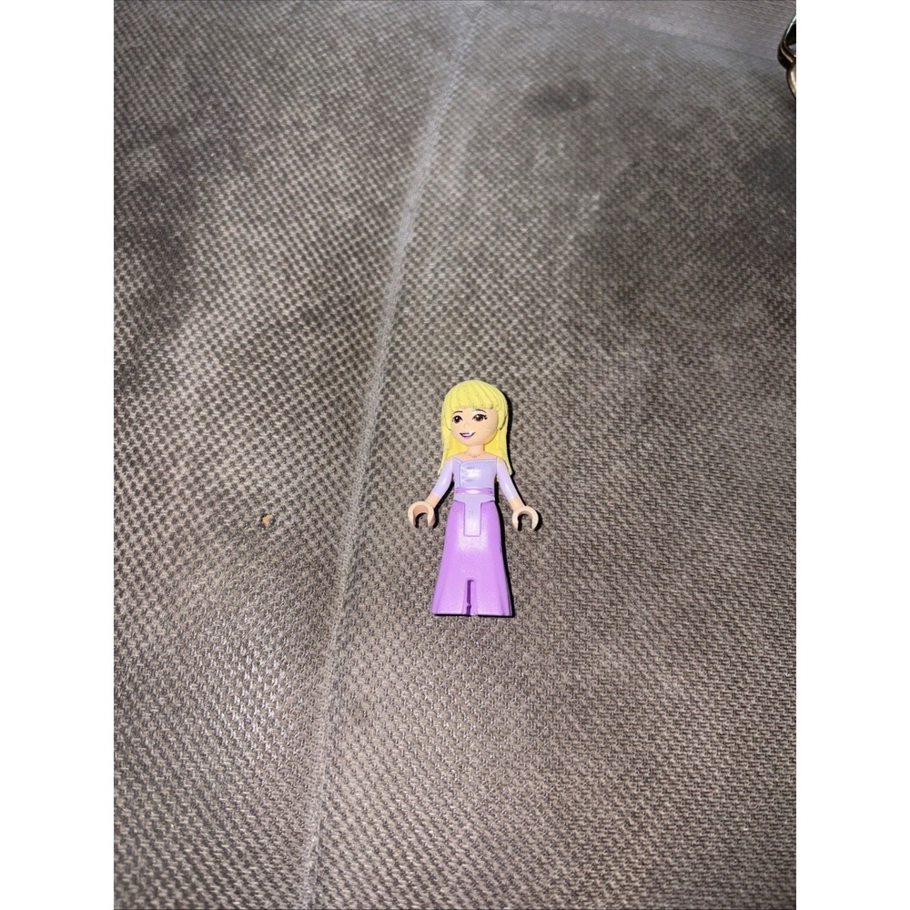 LEGO Disney Frozen Princess Elsa Lavender Dress Minifigure Rare Retired L300